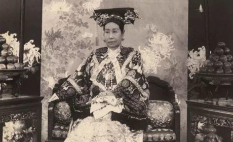 史上最强小商贩：花钱买官，冒充皇帝签“假合同”，引发朝廷大地震