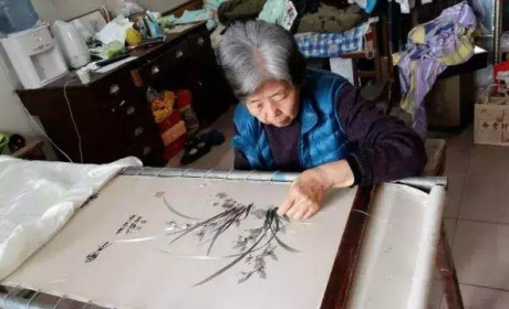 汴绣皇后王素花 为艺术“牺牲”家庭的女强人