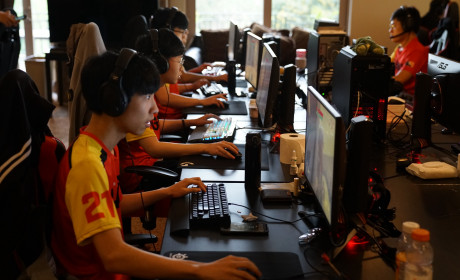 在守望先锋联赛开战前，我们去拜访了一趟上海龙之队