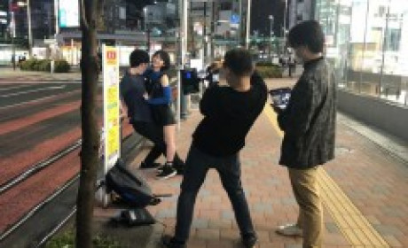 暗黑户外封面如何拍摄 深田結梨上街头找素人实战