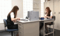 AUKG-099：OL雨宫琴音和濑亚美莉在办公室姐妹情深